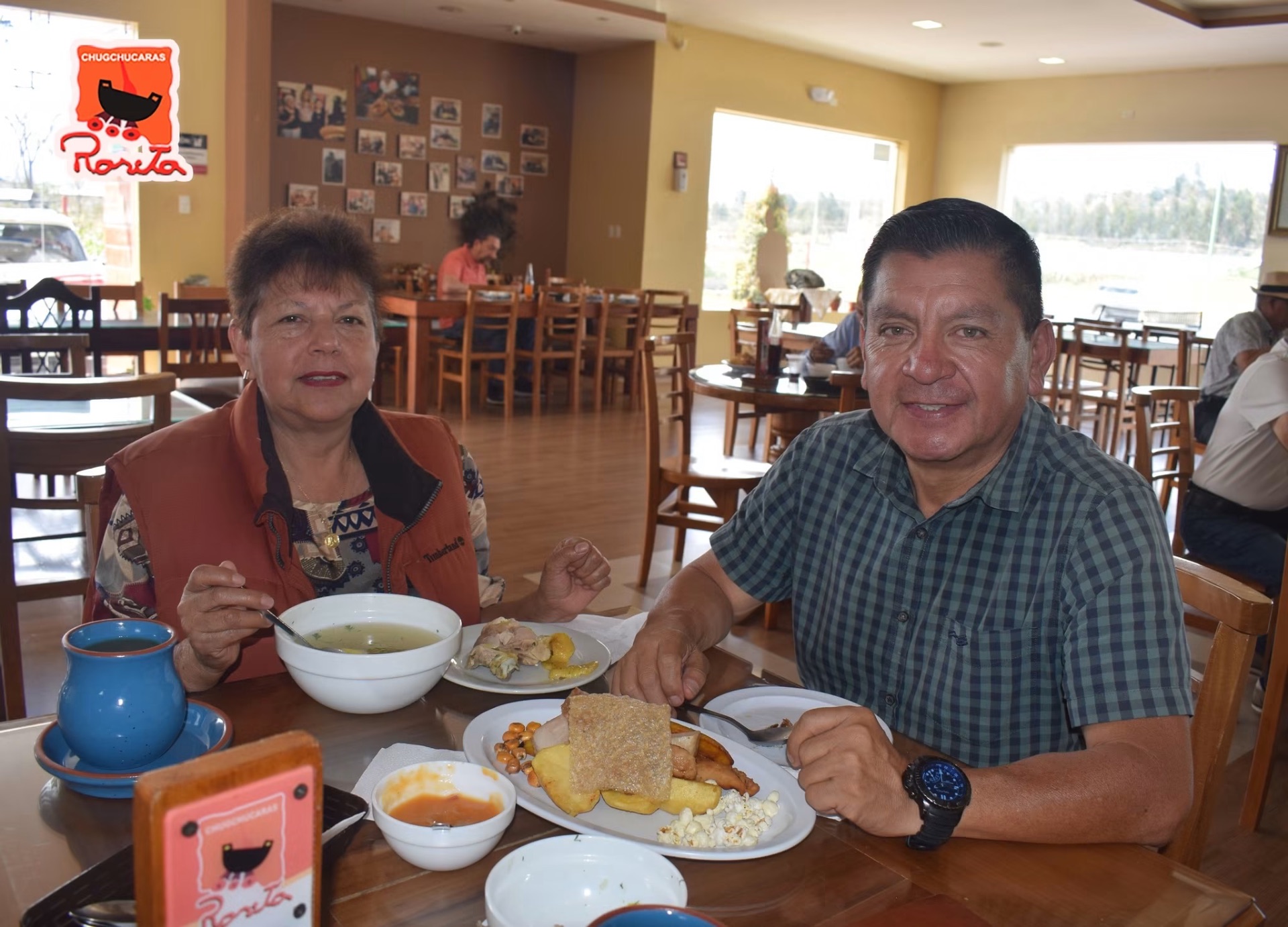 Pareja disfrutando de la fritada